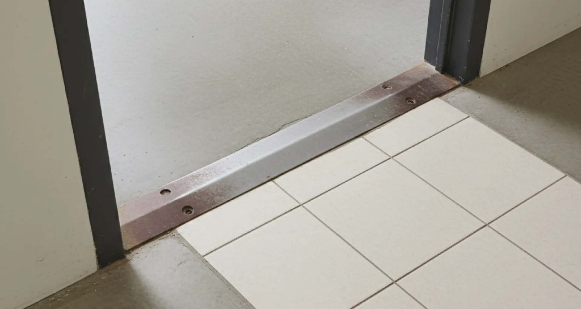 ada-door-clear-width-threshold-measurement