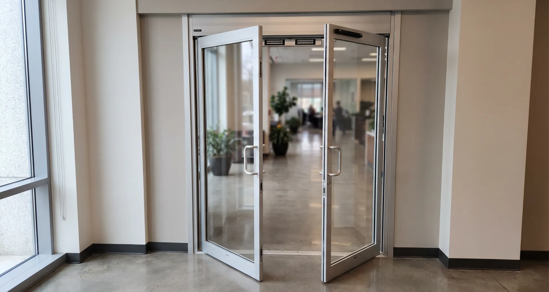 overhead-concealed-swing-door-operator-transom