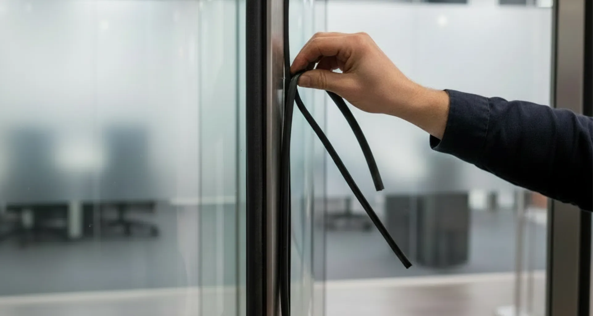 revolving-door-wing-glass-seal-replacement